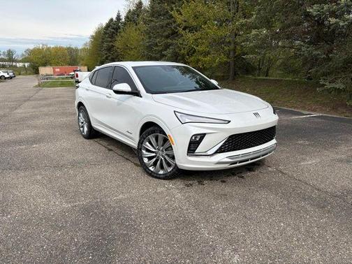 White Frost Tri-Coat 2024 Buick Envista Avenir
