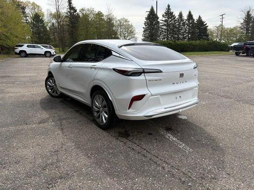White Frost Tri-Coat 2024 Buick Envista Avenir