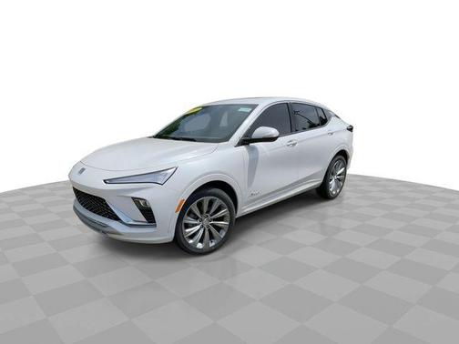 White Frost Tri-Coat 2024 Buick Envista Avenir