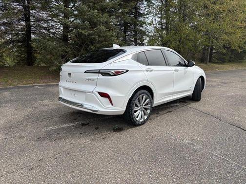 White Frost Tri-Coat 2024 Buick Envista Avenir