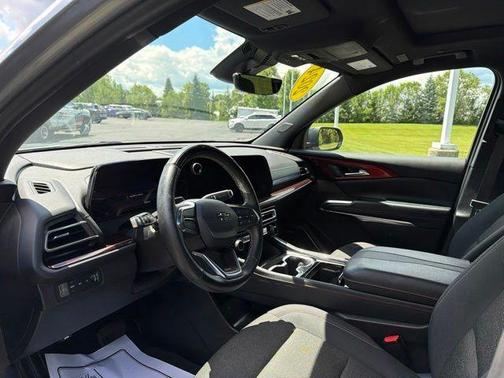 Sterling Gray Metallic 2024 Chevrolet Traverse Z71