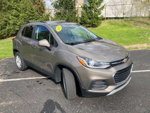 Stone Gray Metallic 2022 Chevrolet Trax LT