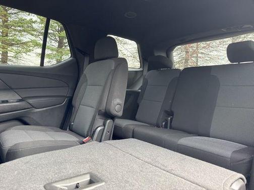 Summit White 2023 Chevrolet Traverse LT Cloth