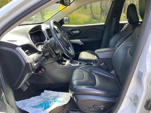 Bright White Clearcoat 2018 Jeep Cherokee Trailhawk
