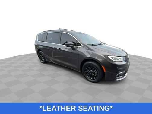 Granite Crystal Clearcoat Metallic 2022 Chrysler Pacifica Touring-L