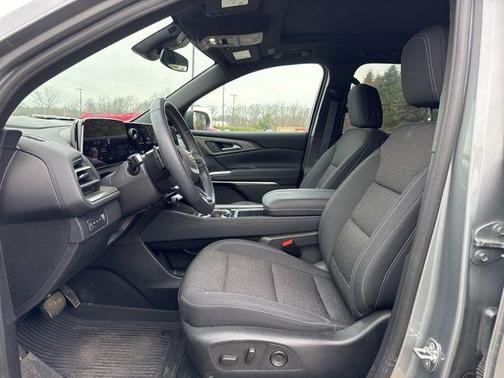 Sterling Gray Metallic 2024 Chevrolet Traverse LT