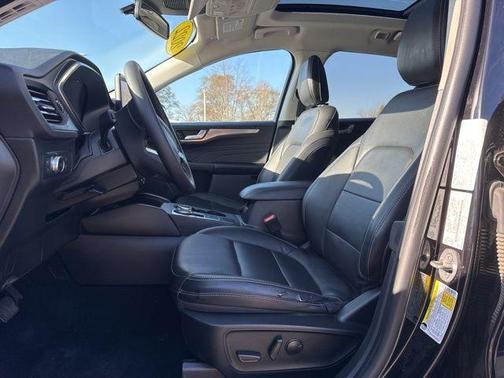 2022 Ford Escape Titanium Hybrid