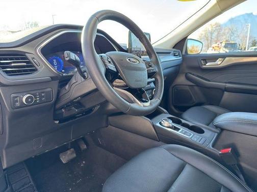 2022 Ford Escape Titanium Hybrid