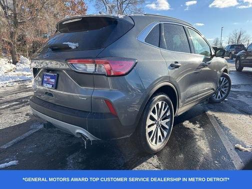 2022 Ford Escape Titanium Hybrid