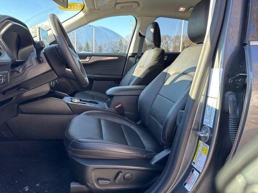 2022 Ford Escape Titanium Hybrid