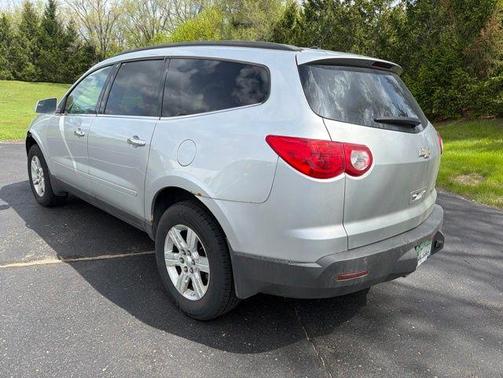 Silver Ice Metallic 2011 Chevrolet Traverse LT