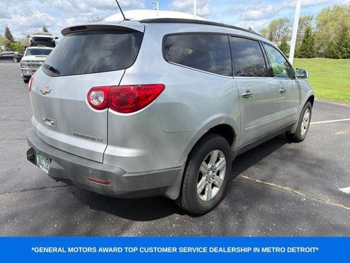 Silver Ice Metallic 2011 Chevrolet Traverse LT