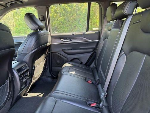 Bright White Clearcoat 2024 Jeep Grand Cherokee Limited