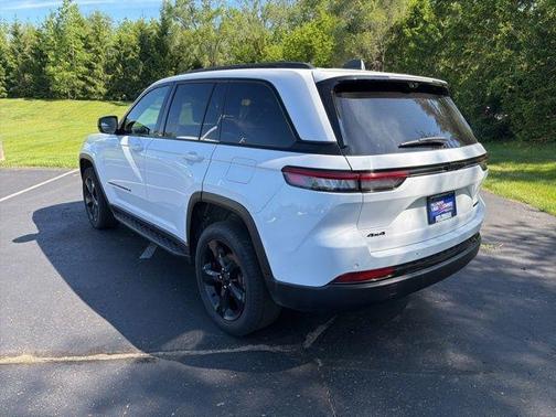 Bright White Clearcoat 2024 Jeep Grand Cherokee Limited