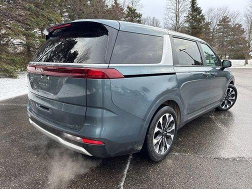 2024 Kia Carnival EX