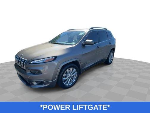 Light Brownstone Pearlcoat 2017 Jeep Cherokee Overland