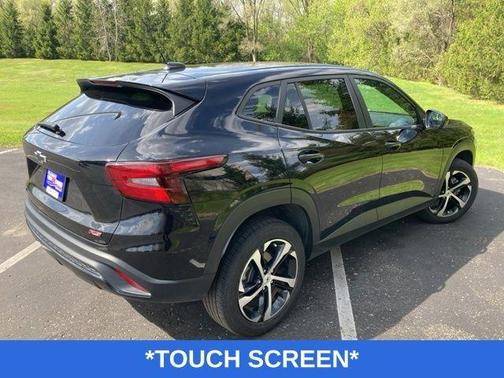 Mosaic Black Metallic 2024 Chevrolet Trax 1RS