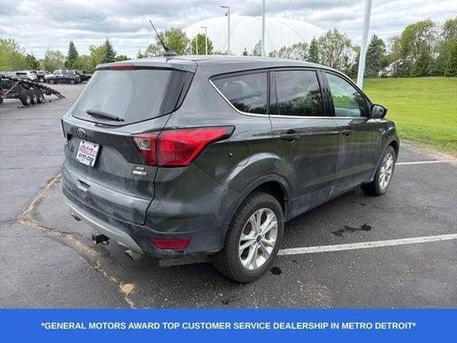 Magnetic 2019 Ford Escape SE