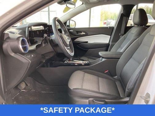 Summit White 2025 Chevrolet Trax LT