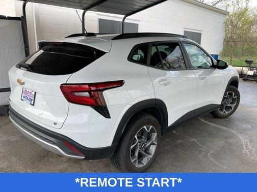 Summit White 2025 Chevrolet Trax LT