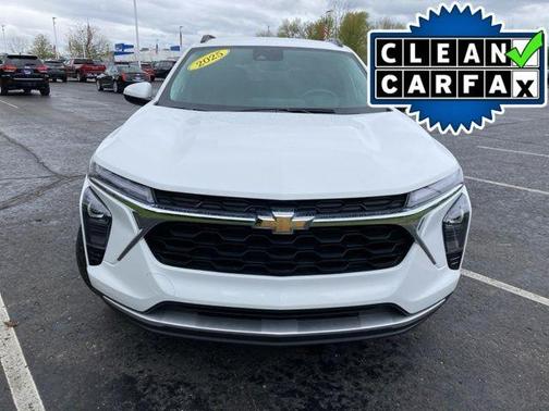 Summit White 2025 Chevrolet Trax LT
