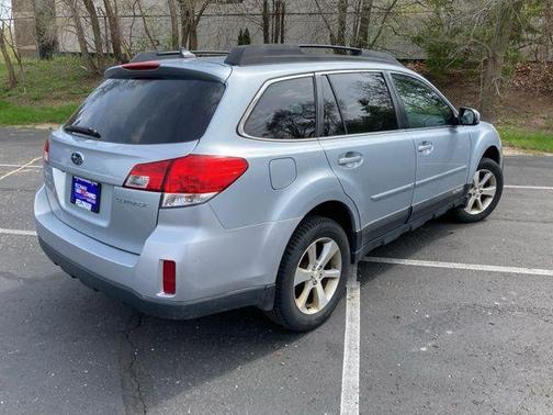 Ice Silver Metallic 2013 Subaru Outback 2.5i Limited