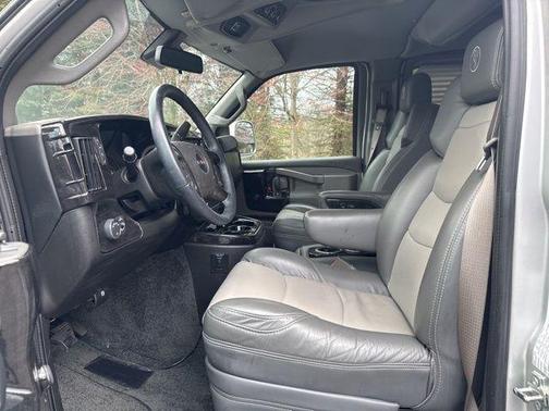 2025 GMC Savana 2500 Work Van