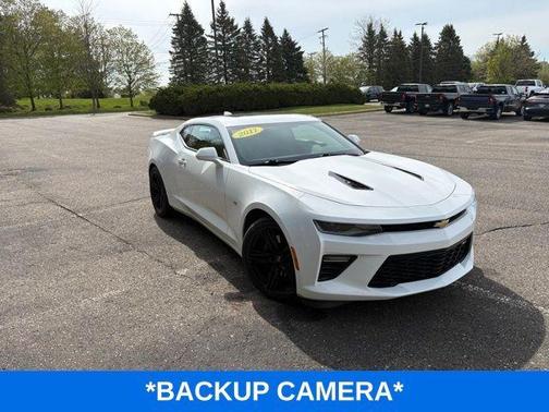 Summit White 2017 Chevrolet Camaro 1SS