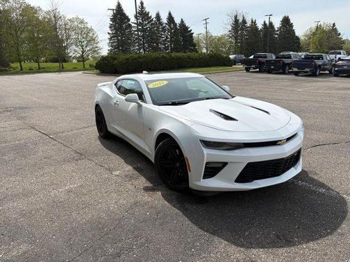 Summit White 2017 Chevrolet Camaro 1SS