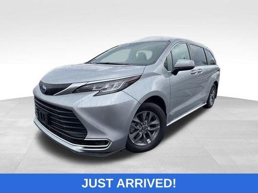 2021 Toyota Sienna XLE