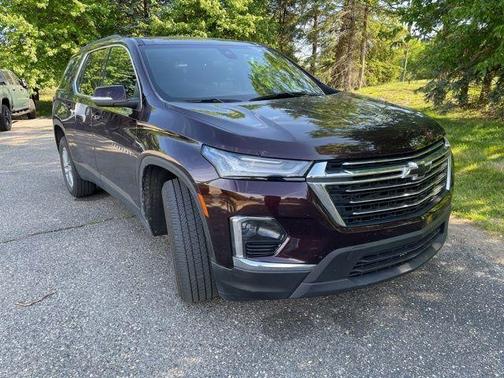 Black Cherry Metallic 2023 Chevrolet Traverse LT Cloth