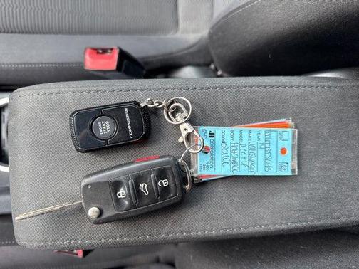 2014 Volkswagen Beetle Auto 1.8T Entry