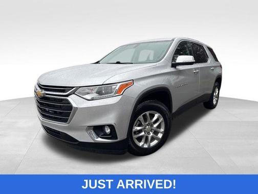 Silver Ice Metallic 2020 Chevrolet Traverse LT Cloth