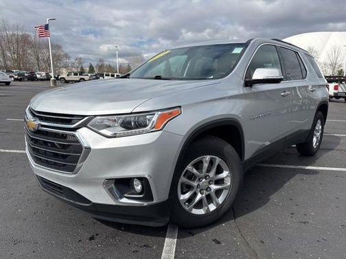 Silver Ice Metallic 2020 Chevrolet Traverse LT Cloth