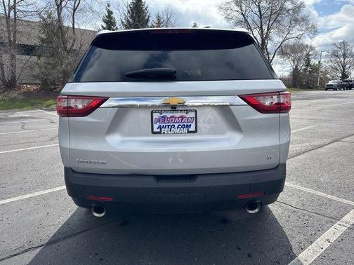 Silver Ice Metallic 2020 Chevrolet Traverse LT Cloth