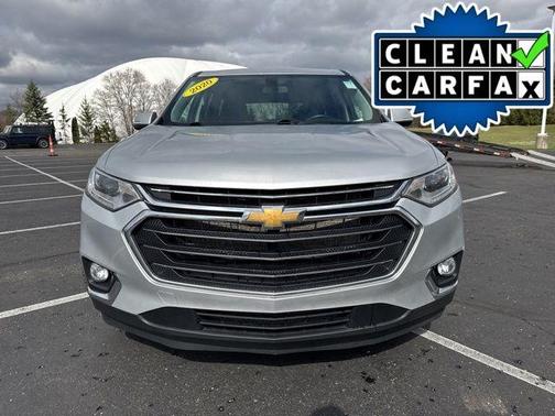 Silver Ice Metallic 2020 Chevrolet Traverse LT Cloth