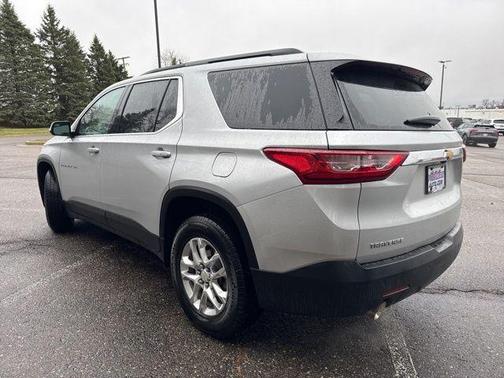 Silver Ice Metallic 2020 Chevrolet Traverse LT Cloth