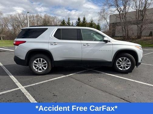 Silver Ice Metallic 2020 Chevrolet Traverse LT Cloth