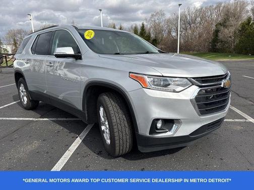 Silver Ice Metallic 2020 Chevrolet Traverse LT Cloth