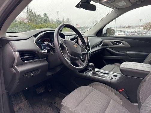 Silver Ice Metallic 2020 Chevrolet Traverse LT Cloth