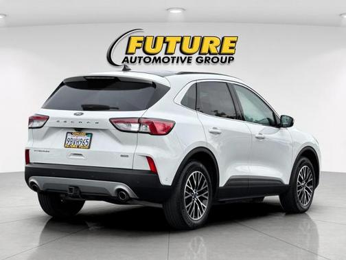 STAR WHITE METALLIC TRI-COA 2022 Ford Escape TITANIUM