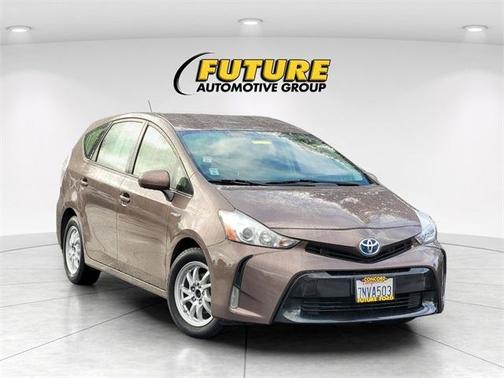 2016 Toyota Prius v Five