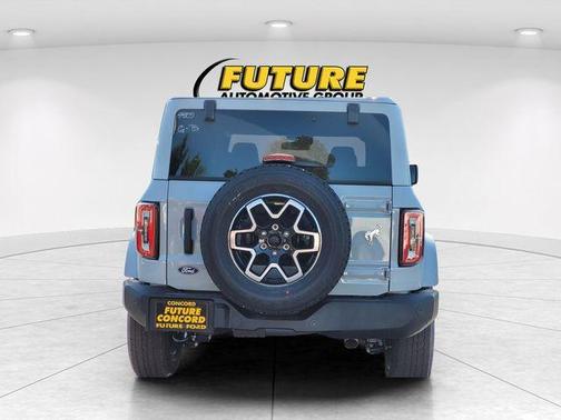 Avalanche Gray 2026 Ford Bronco Outer Banks