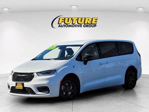 2024 Chrysler Pacifica Hybrid Select