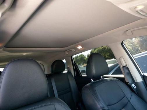 Photo 4 of 14 of 2019 Nissan Rogue SL