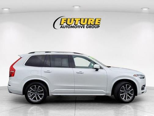2017 Volvo XC90 T6 Momentum