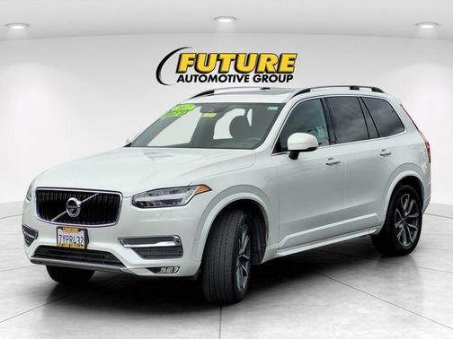 2017 Volvo XC90 T6 Momentum