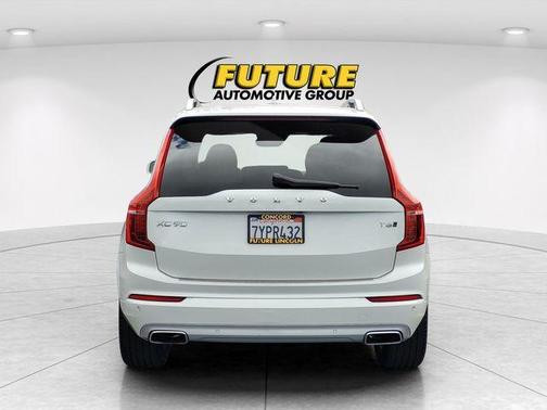 2017 Volvo XC90 T6 Momentum