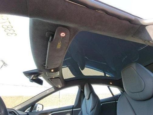 Photo 4 of 18 of 2018 Tesla Model S 75D