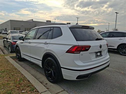 2023 Volkswagen Tiguan 2.0T SE R-Line Black